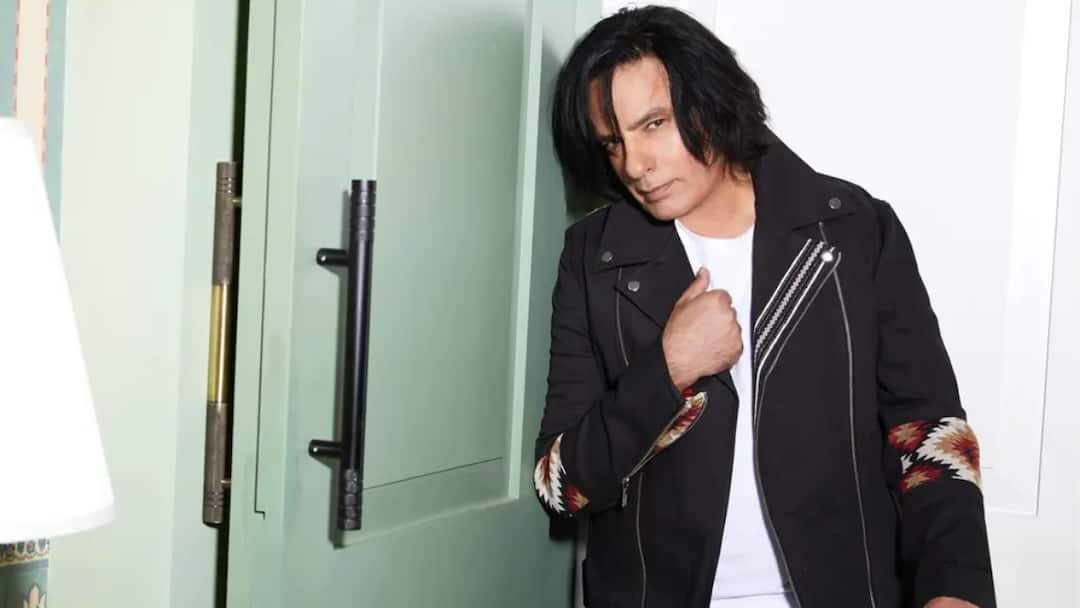 ‘This is the fate of lovers in the end’, Rahul Roy seen on the streets of Mumbai carrying a heavy bag, difficult to recognize