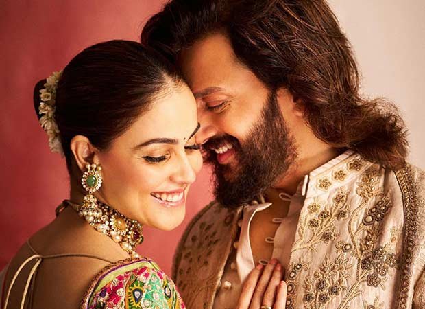 Riteish Deshmukh and Genelia Deshmukh appointed brand ambassadors of Maharashtra State Road Transport Corporation for five years : Bollywood News