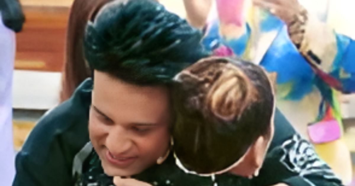 कृष्णा अभिषेक ने जब पैर पकड़कर मांगी मामी से माफी, सुनीता ने लगाया गले, बोलीं- मां बच्चों से नाराज नहीं रह सकती