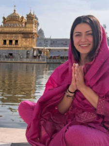Hansika Motwani visits Golden temple after divorce